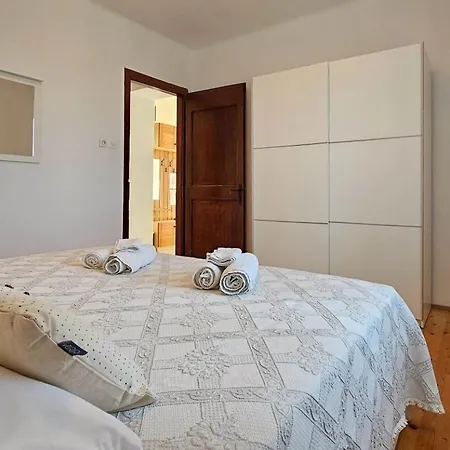 Stelia F. Apartment *